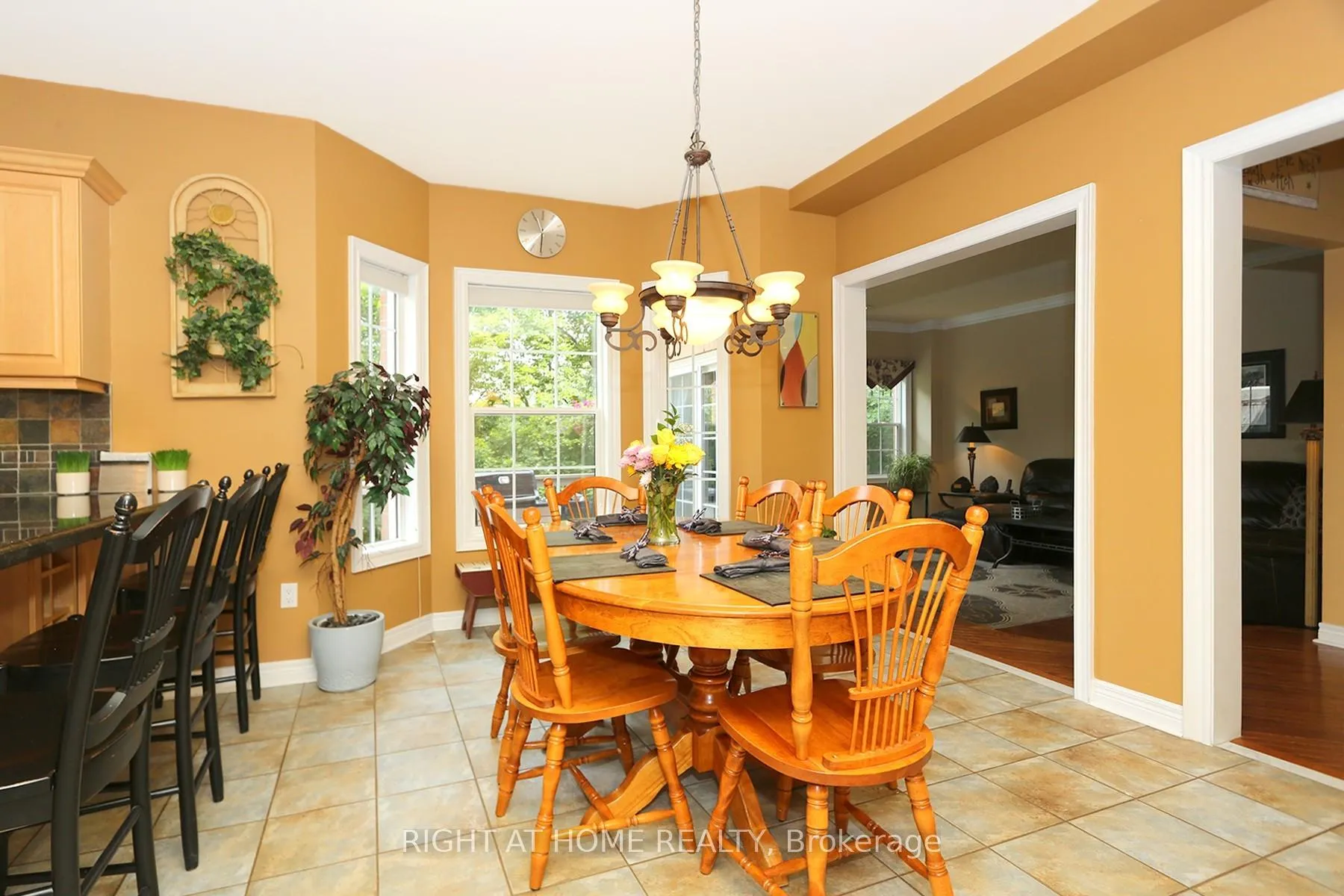 Photo 10 of 2 Oakview Place, Uxbridge, Rural Uxbridge — HOMEH