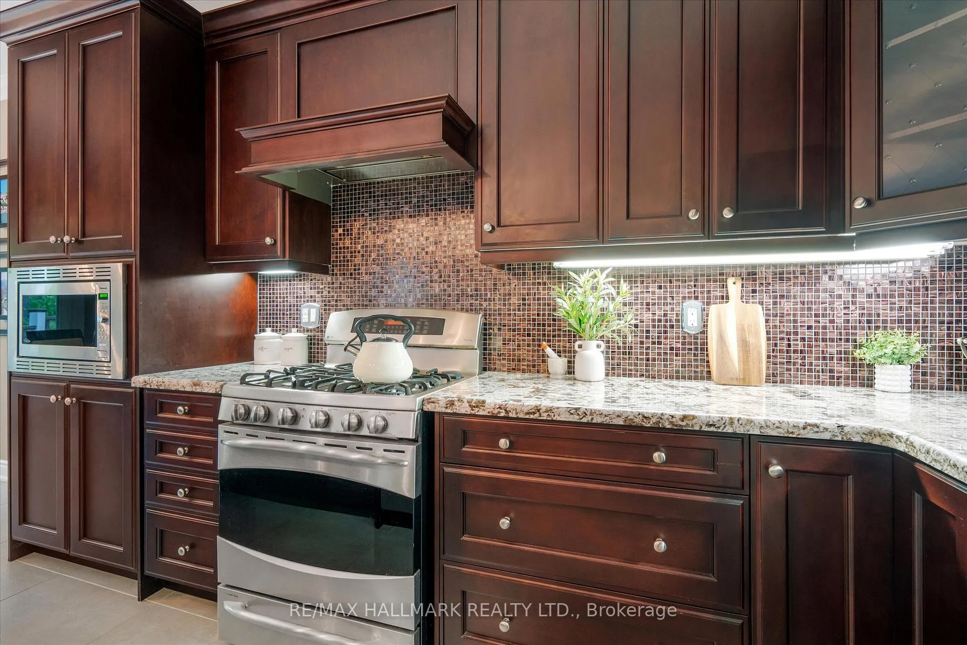 Photo 22 of 24 Diamond Valley Drive, Oro-Medonte, Sugarbush — HOMEH