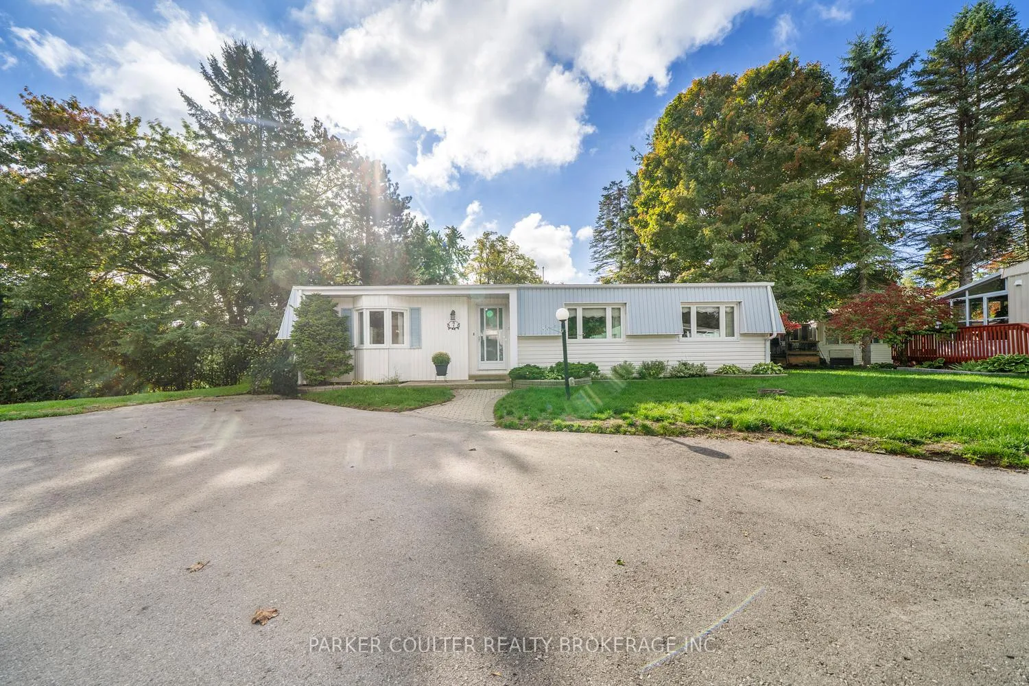 Photo 3 of 7 Sunset Cove, Innisfil, Rural Innisfil — HOMEH