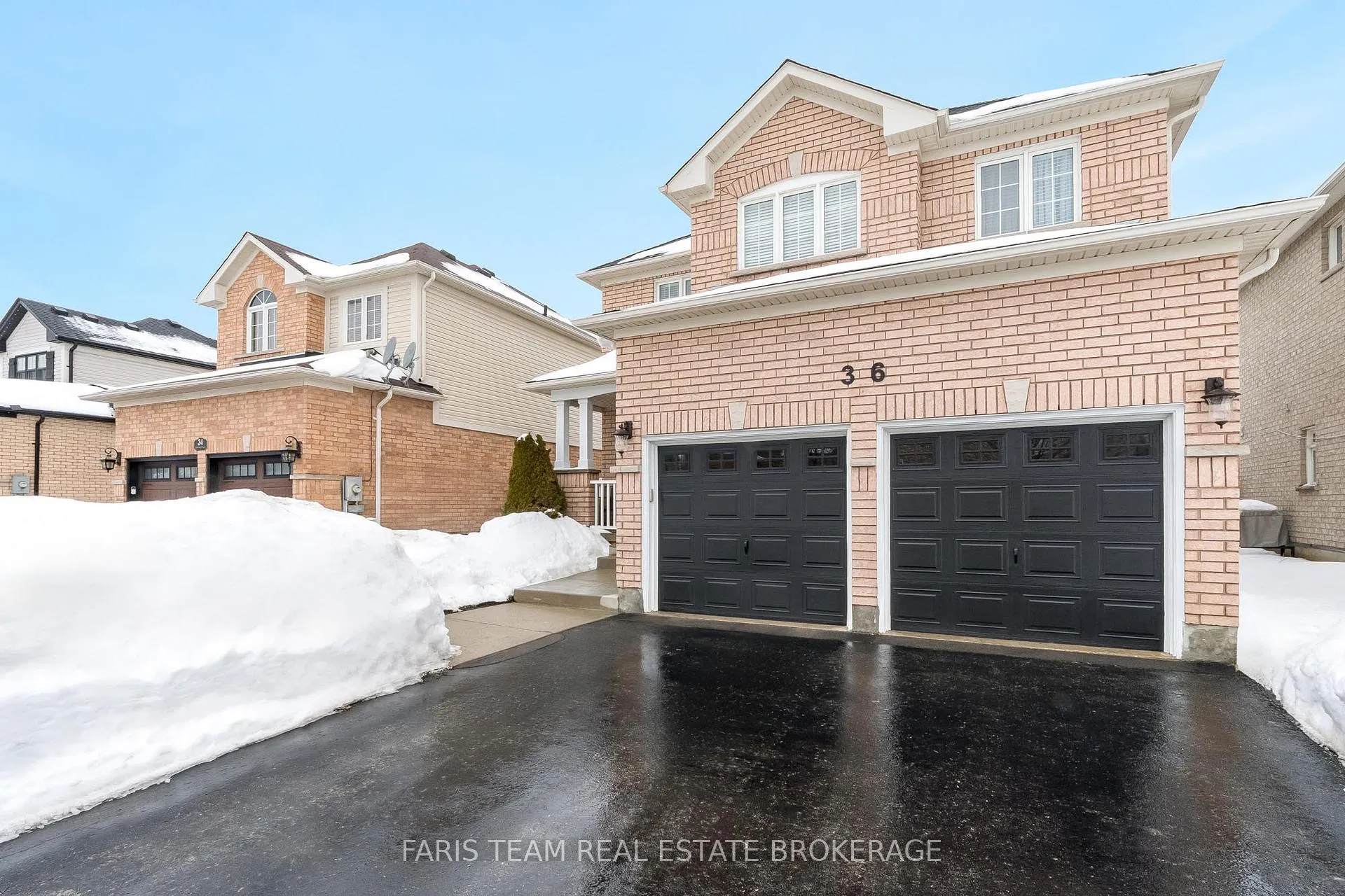 Photo 4 of 36 Connaught Lane, Barrie, Innis-Shore — HOMEH