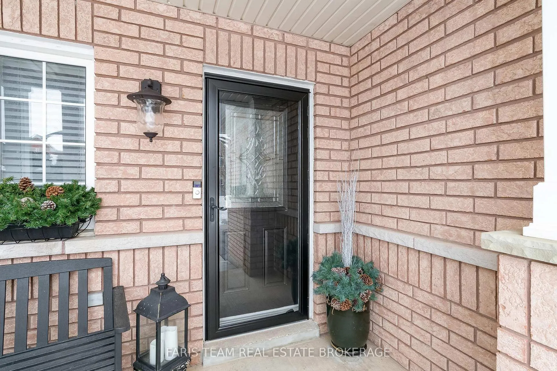 Photo 5 of 36 Connaught Lane, Barrie, Innis-Shore — HOMEH