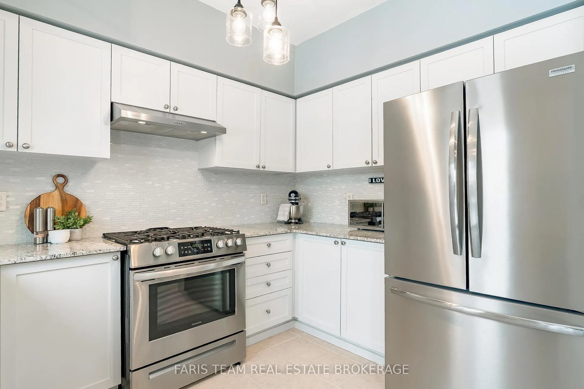 Photo 6 of 36 Connaught Lane, Barrie, Innis-Shore — HOMEH