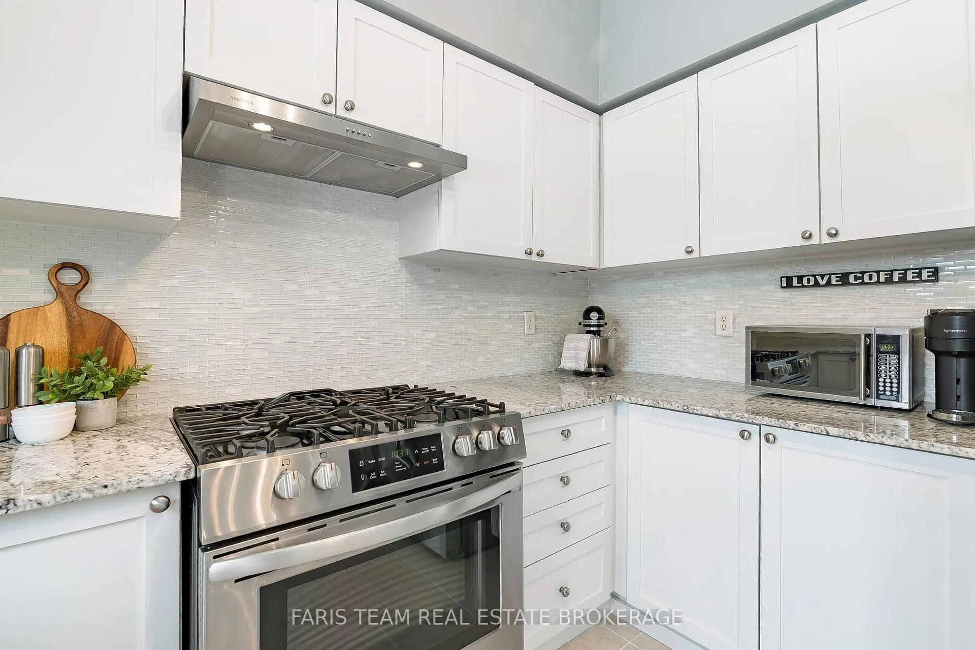 Photo 7 of 36 Connaught Lane, Barrie, Innis-Shore — HOMEH