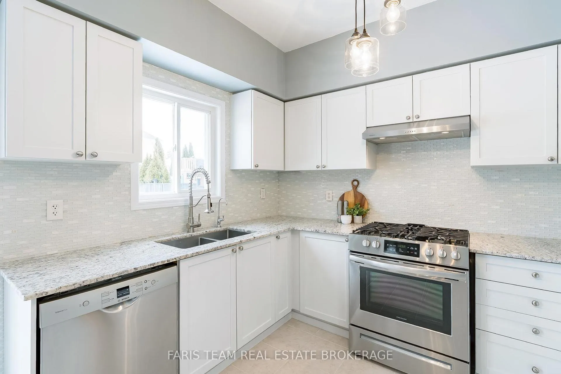 Photo 9 of 36 Connaught Lane, Barrie, Innis-Shore — HOMEH
