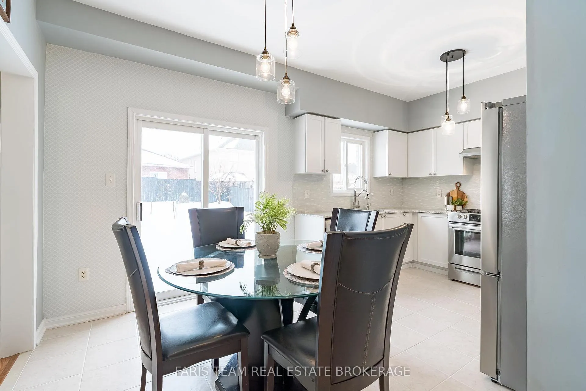 Photo 13 of 36 Connaught Lane, Barrie, Innis-Shore — HOMEH