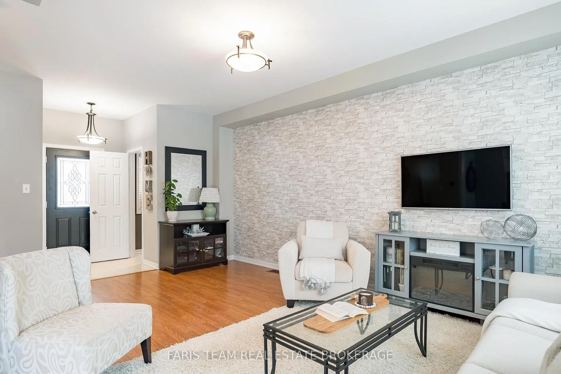 Photo 16 of 36 Connaught Lane, Barrie, Innis-Shore — HOMEH