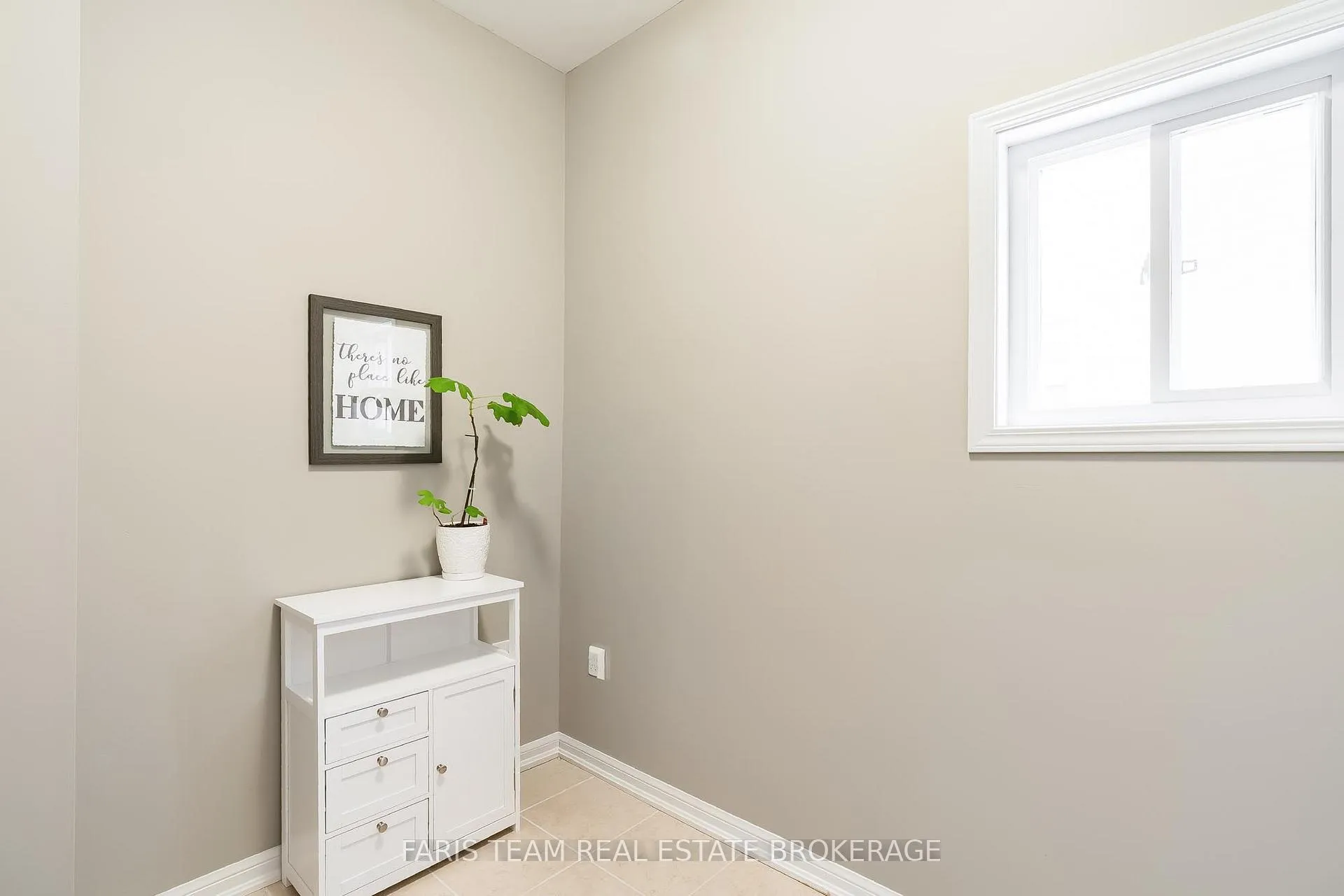 Photo 18 of 36 Connaught Lane, Barrie, Innis-Shore — HOMEH
