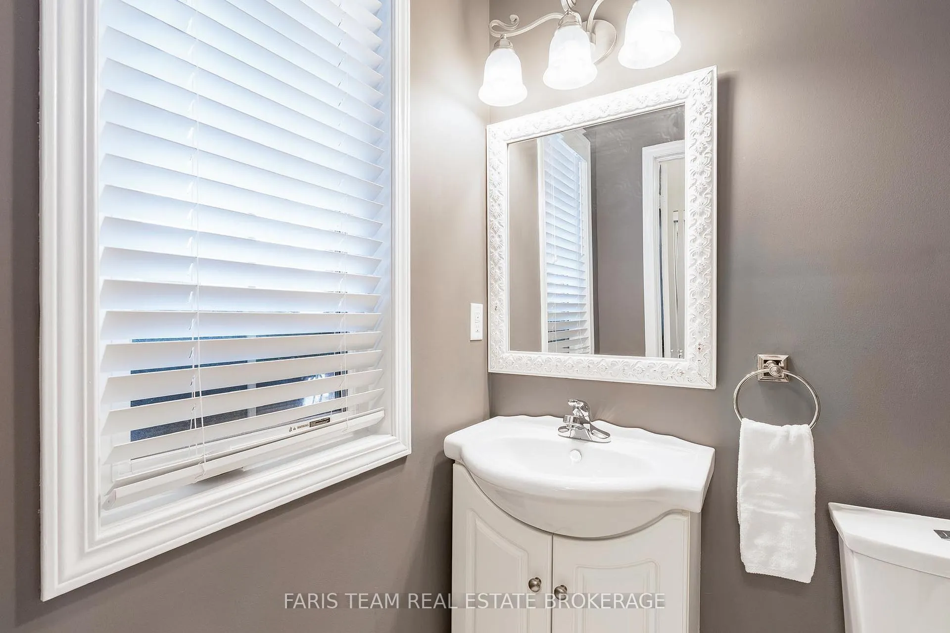 Photo 20 of 36 Connaught Lane, Barrie, Innis-Shore — HOMEH