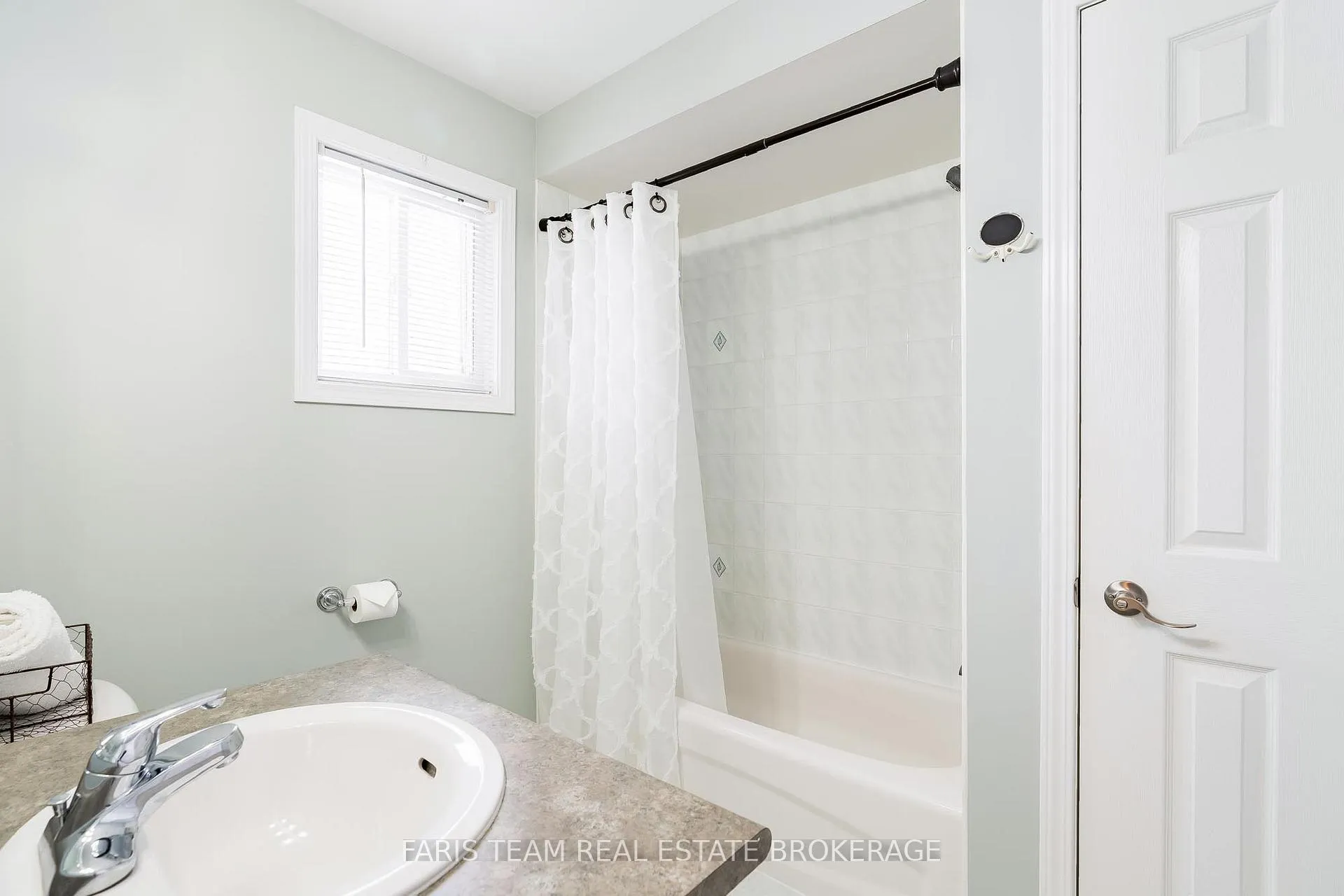 Photo 31 of 36 Connaught Lane, Barrie, Innis-Shore — HOMEH