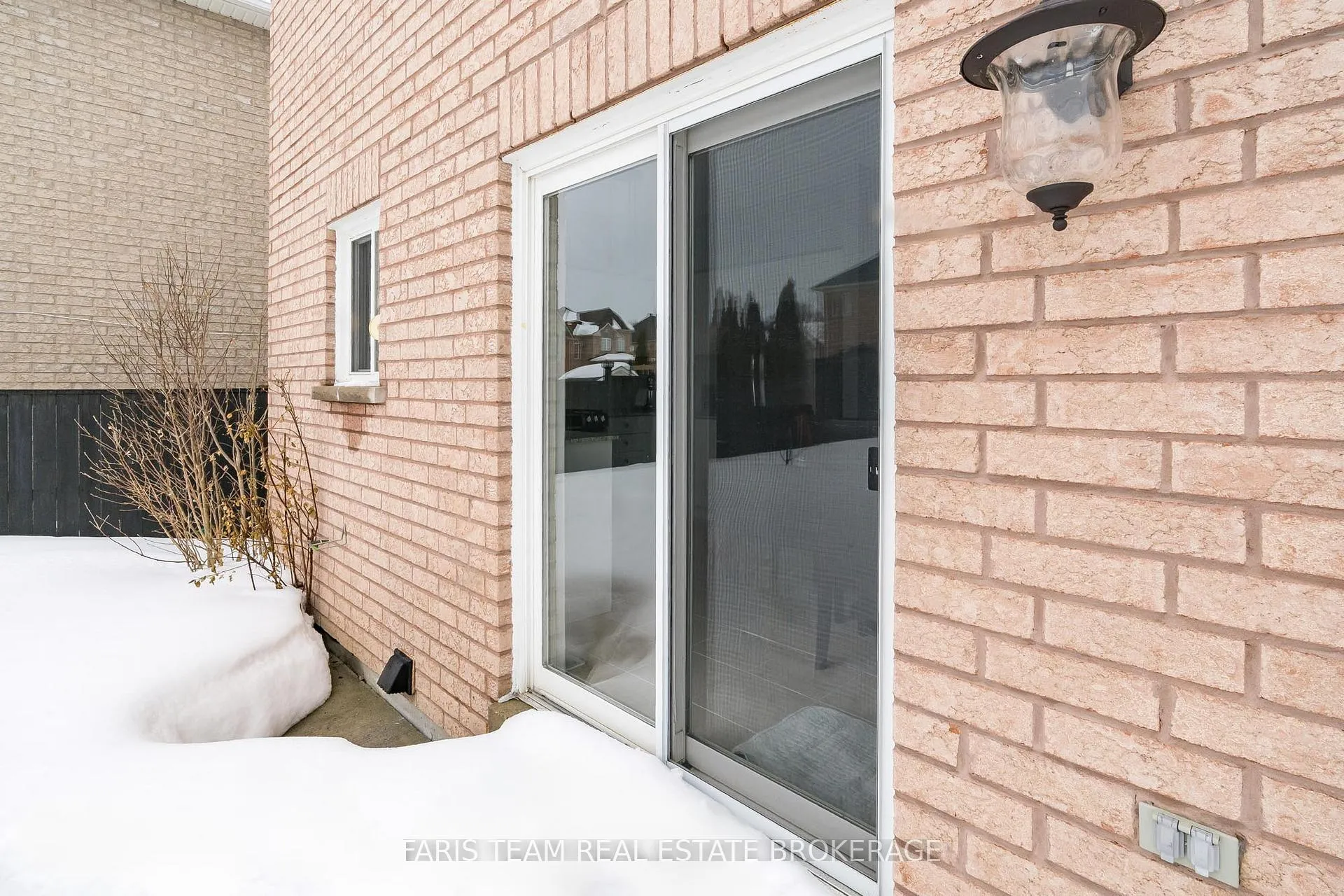 Photo 32 of 36 Connaught Lane, Barrie, Innis-Shore — HOMEH