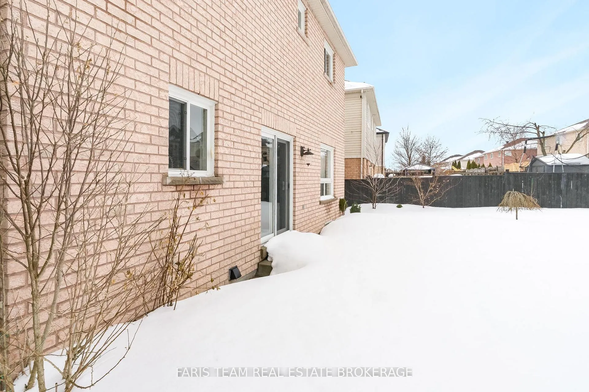 Photo 33 of 36 Connaught Lane, Barrie, Innis-Shore — HOMEH
