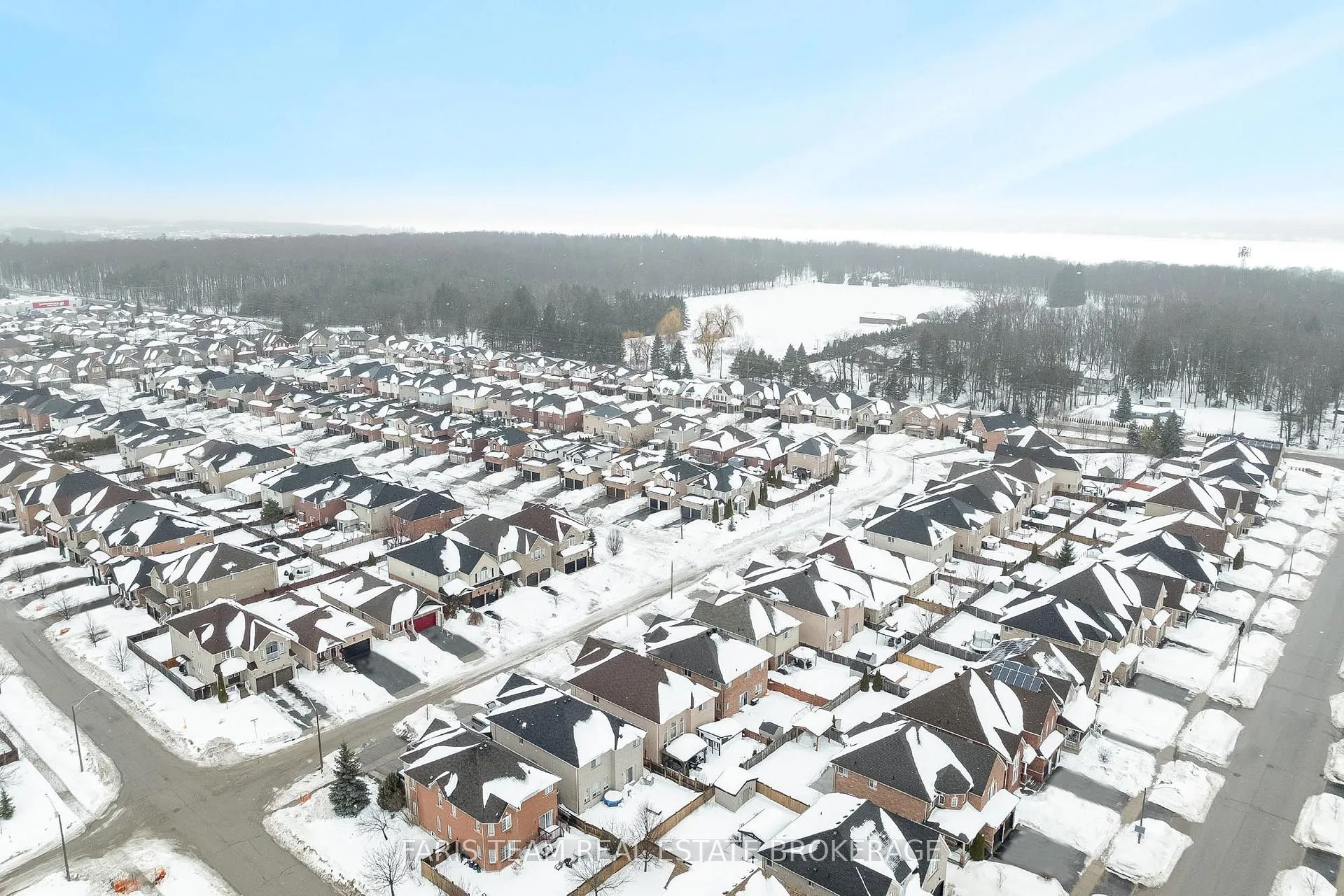 Photo 40 of 36 Connaught Lane, Barrie, Innis-Shore — HOMEH