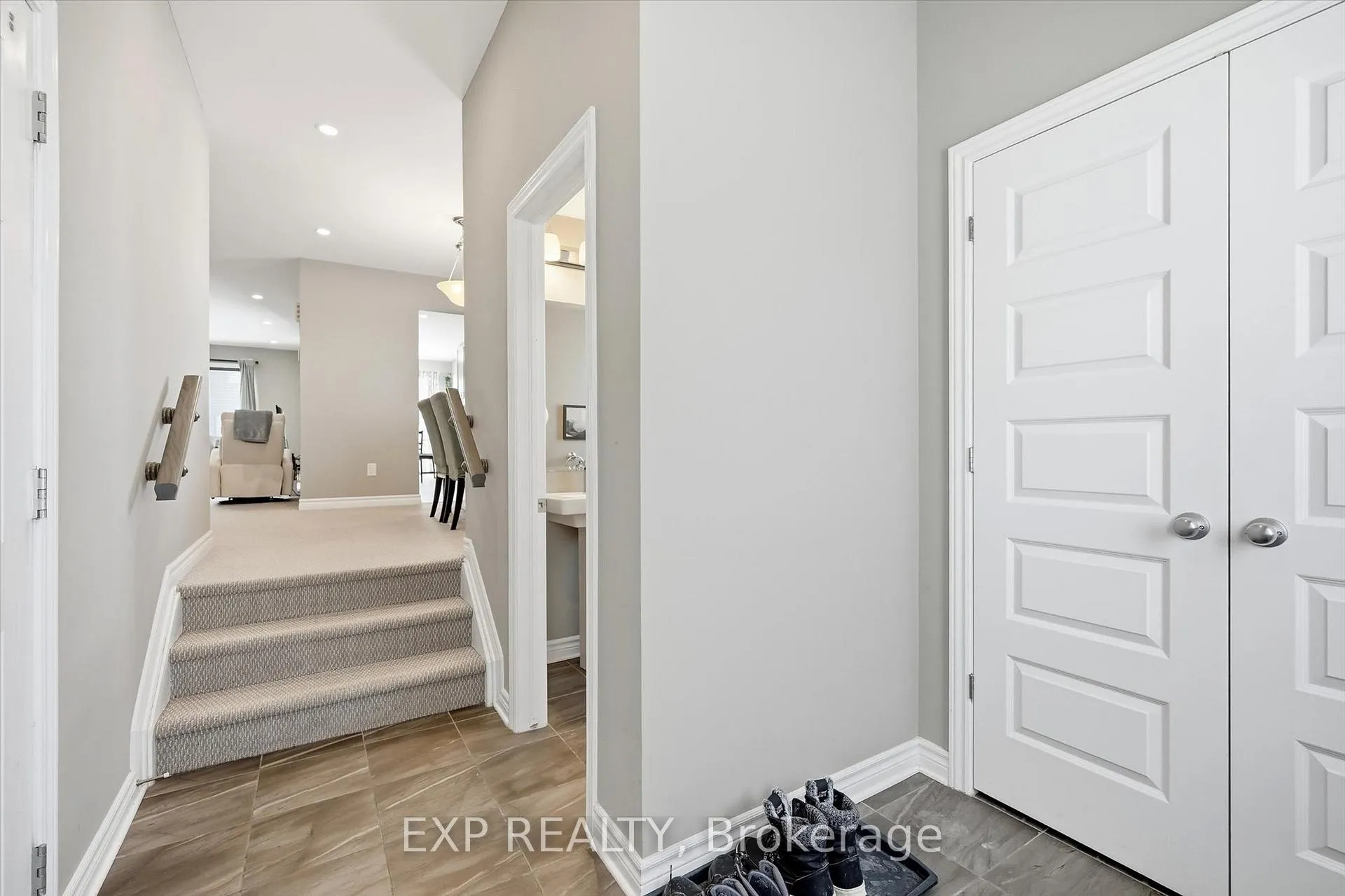 Photo 3 of 647 Petrichor Crescent, Ottawa, Avalon West — HOMEH