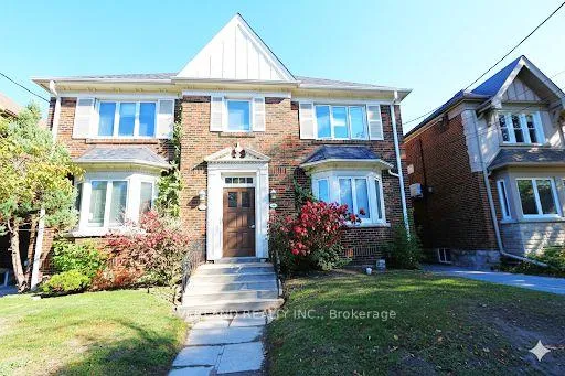 Front of Unit 202, 1753 Bayview Avenue