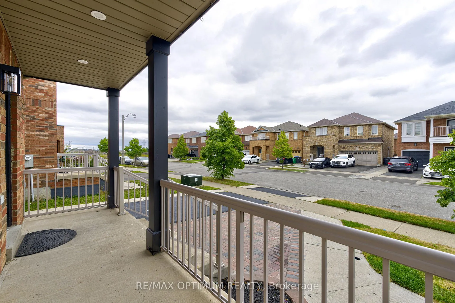 Photo 4 of Unit Main & 2nd, 234 Valleyway Drive, Brampton, Credit Valley — HOMEH