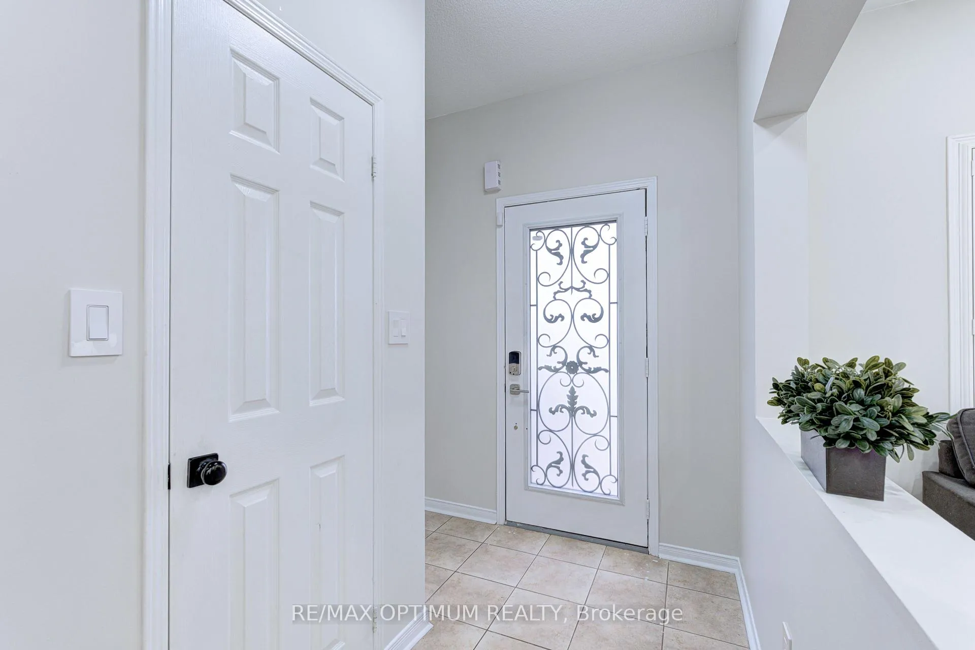 Photo 5 of Unit Main & 2nd, 234 Valleyway Drive, Brampton, Credit Valley — HOMEH