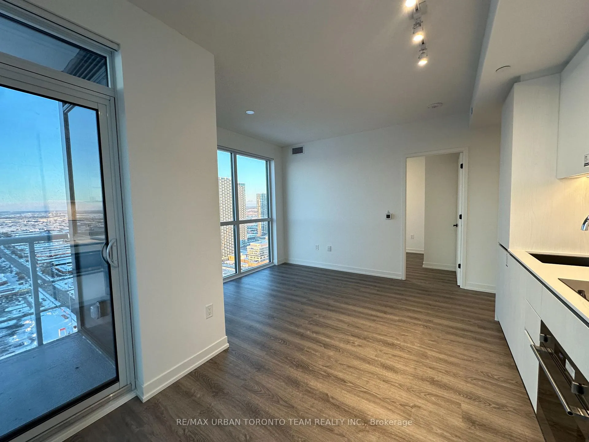 Photo 4 of Unit 4302, 8 Interchange Way, Vaughan, Vaughan Corporate Centre — HOMEH