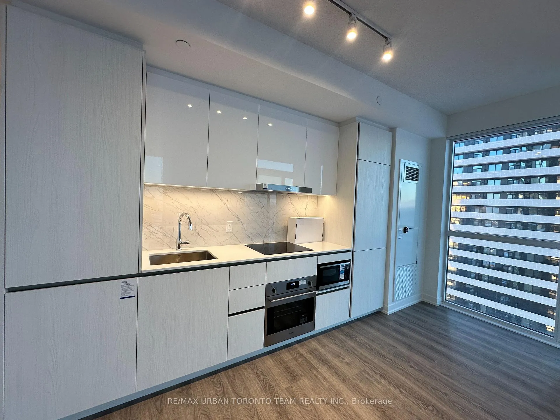 Photo 5 of Unit 4302, 8 Interchange Way, Vaughan, Vaughan Corporate Centre — HOMEH