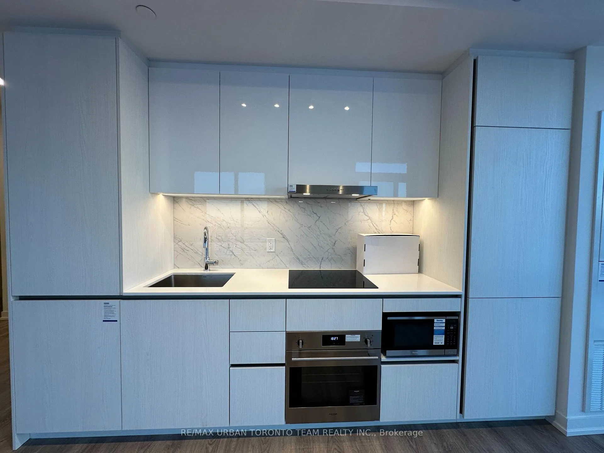 Photo 6 of Unit 4302, 8 Interchange Way, Vaughan, Vaughan Corporate Centre — HOMEH