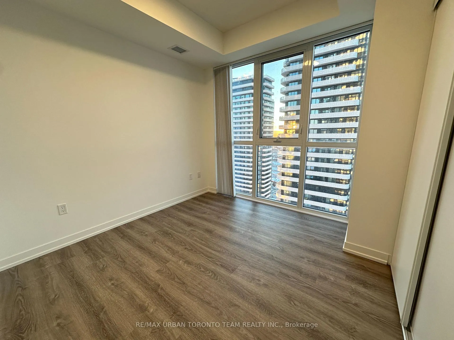 Photo 9 of Unit 4302, 8 Interchange Way, Vaughan, Vaughan Corporate Centre — HOMEH