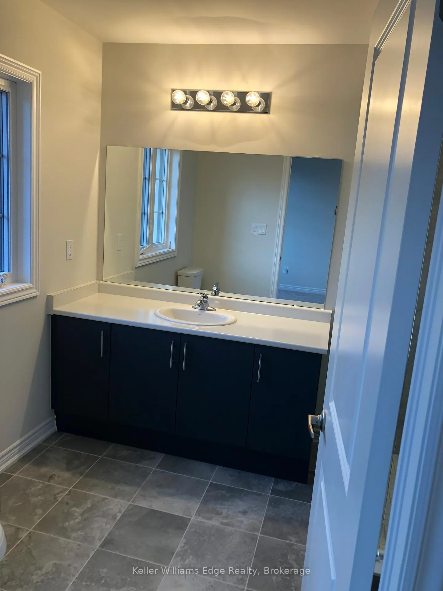 Photo 9 of 21 Genoa Drive, Hamilton, Ryckmans — HOMEH