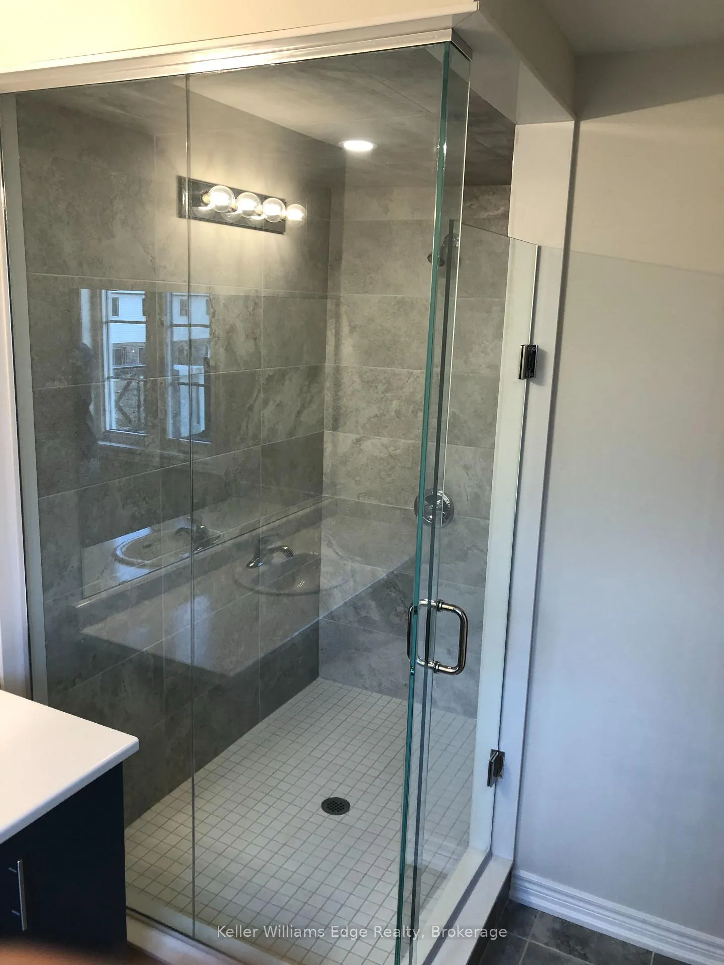 Photo 10 of 21 Genoa Drive, Hamilton, Ryckmans — HOMEH