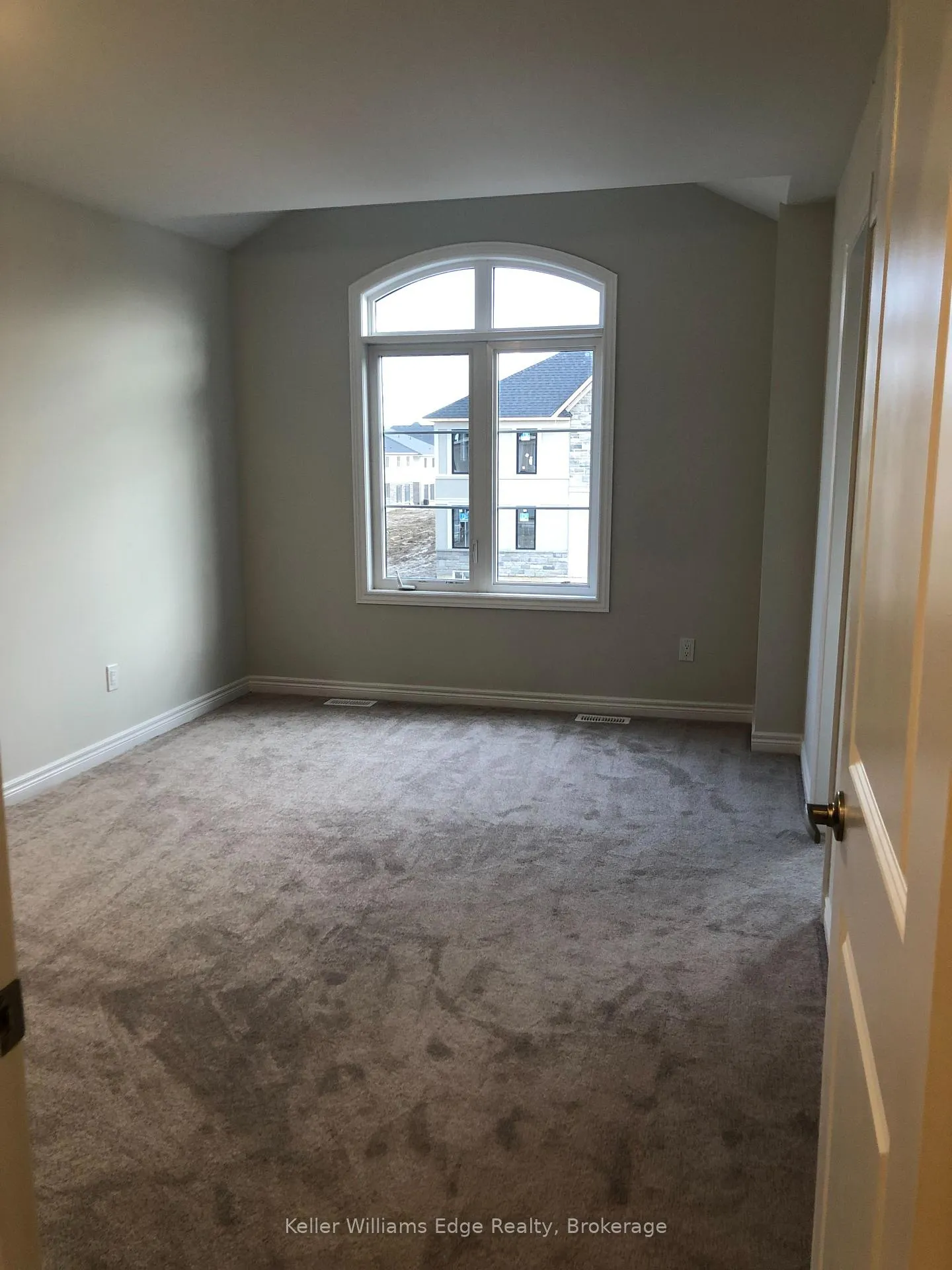 Photo 11 of 21 Genoa Drive, Hamilton, Ryckmans — HOMEH
