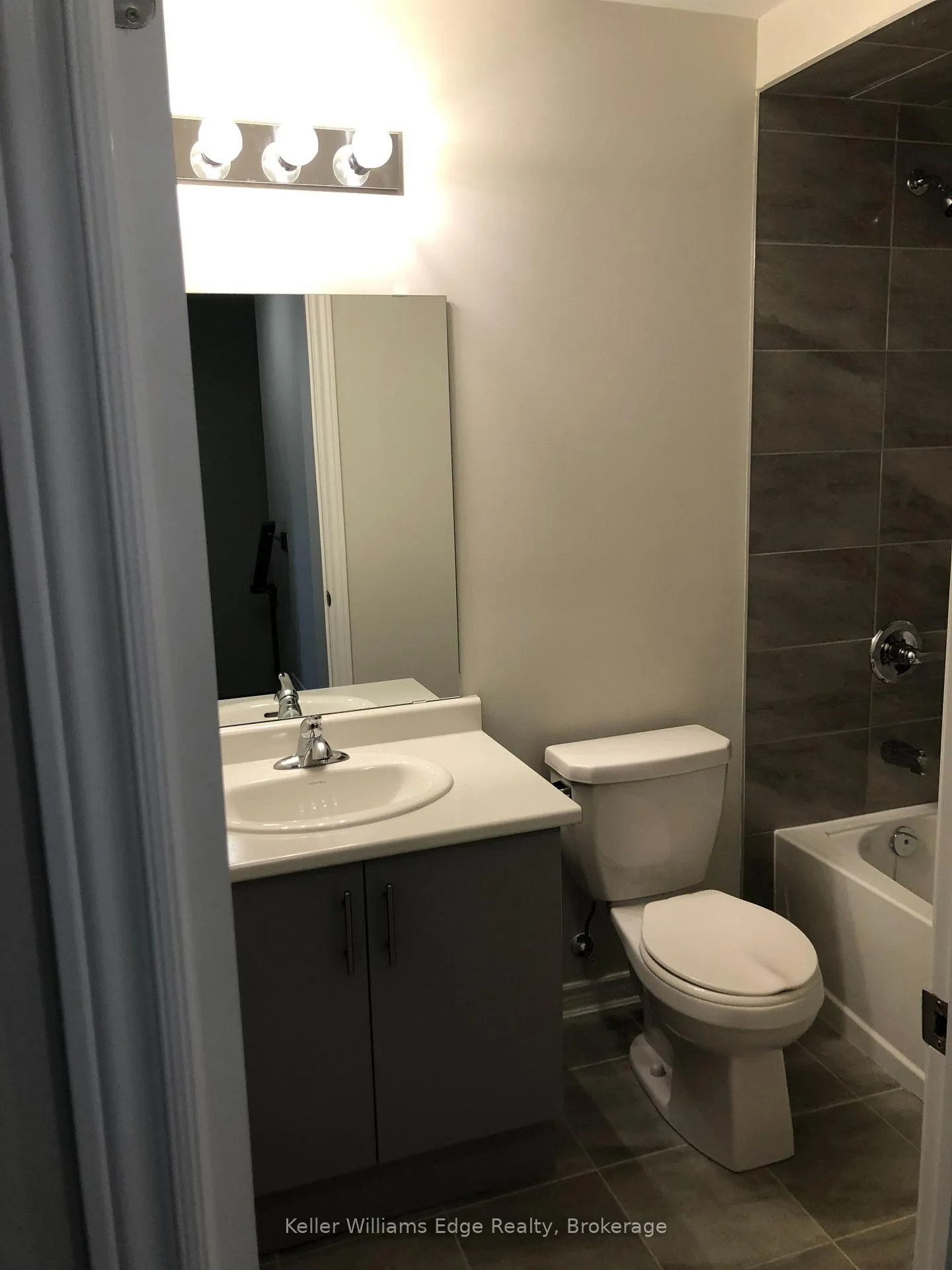 Photo 12 of 21 Genoa Drive, Hamilton, Ryckmans — HOMEH