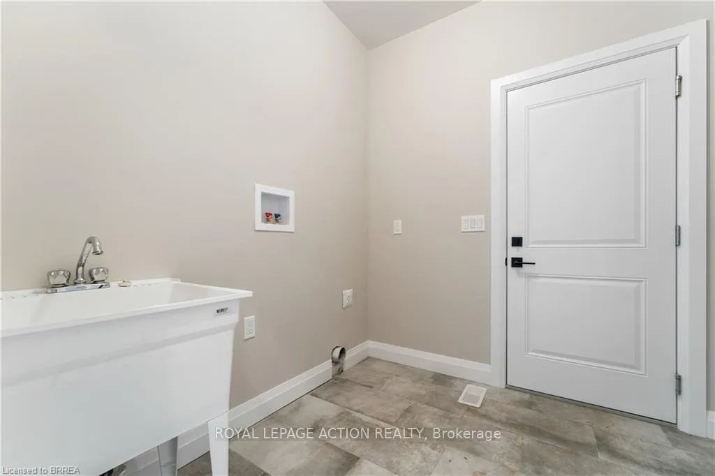 Photo 24 of 111 Judd Drive, Norfolk, Simcoe — HOMEH