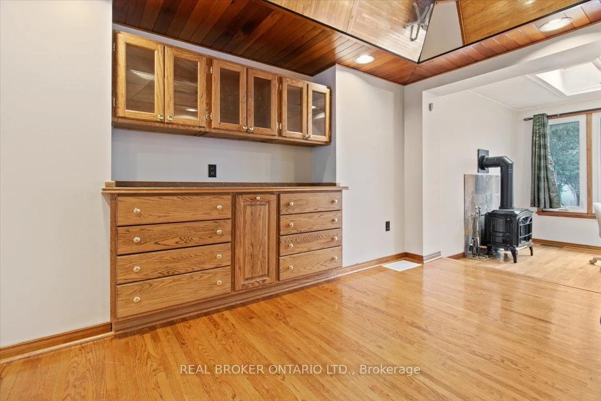 Photo 10 of 28 Glendale Avenue S, Hamilton, Gibson — HOMEH