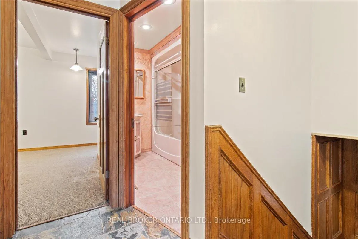 Photo 22 of 28 Glendale Avenue S, Hamilton, Gibson — HOMEH