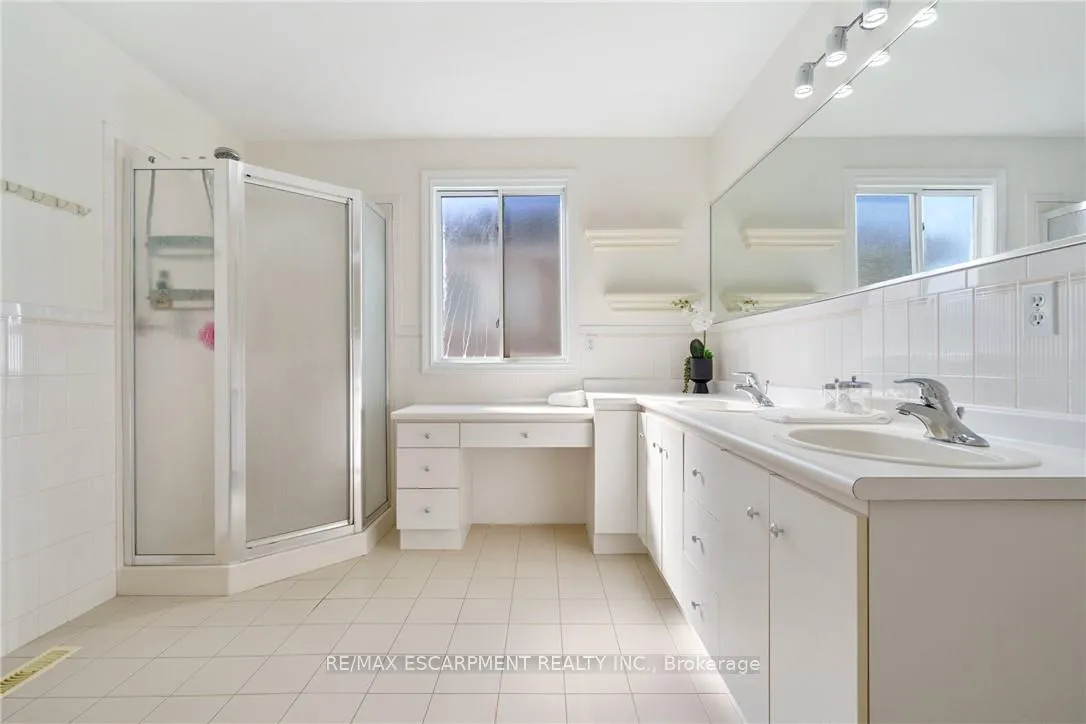 Photo 31 of 43 Glenayr Street, Hamilton, Gilkson — HOMEH