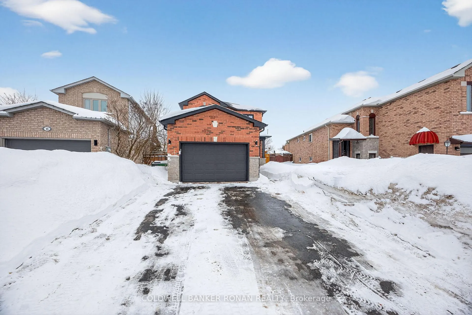 Photo 2 of 13 Bluegrass Drive, Barrie, Holly — HOMEH