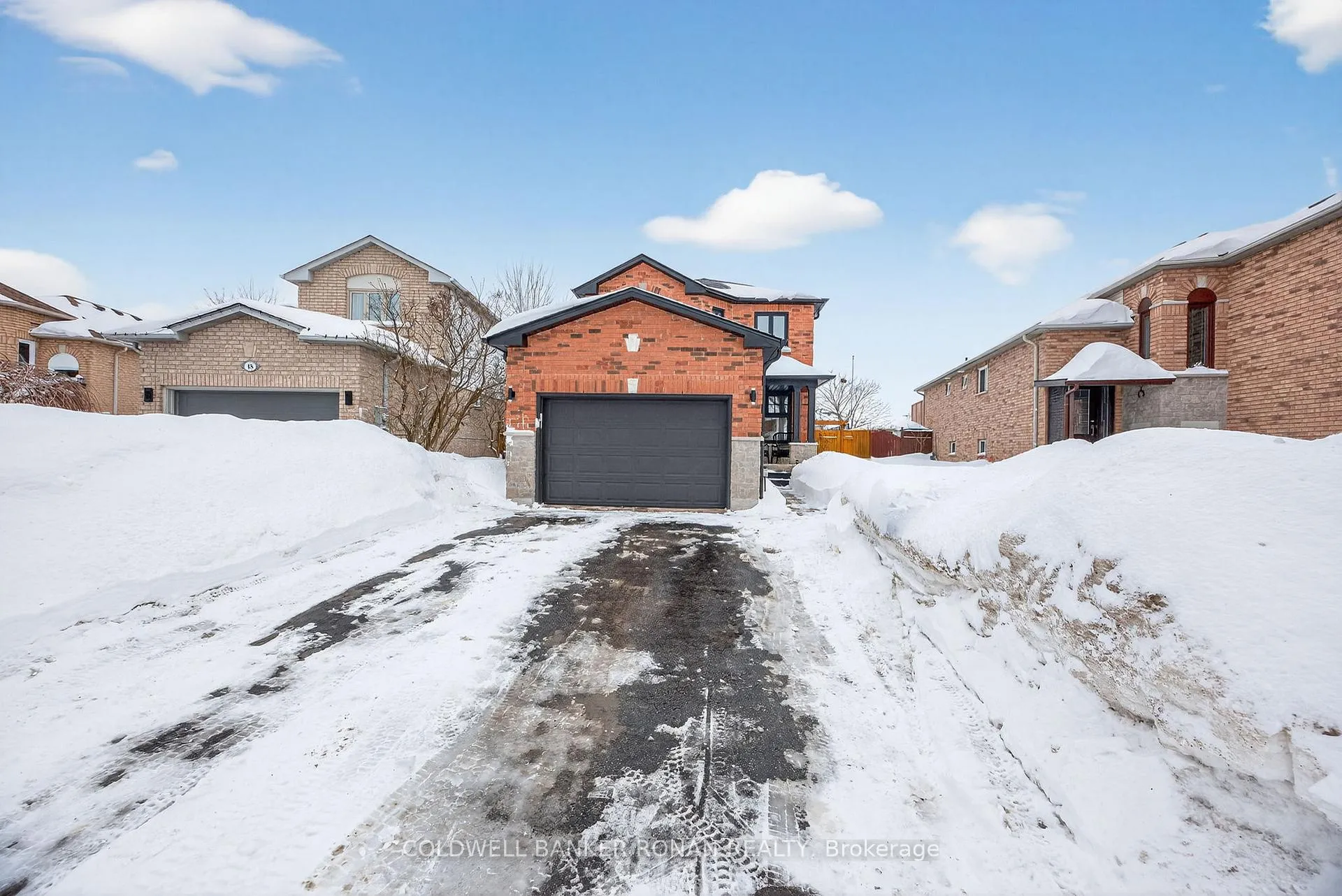Photo 3 of 13 Bluegrass Drive, Barrie, Holly — HOMEH