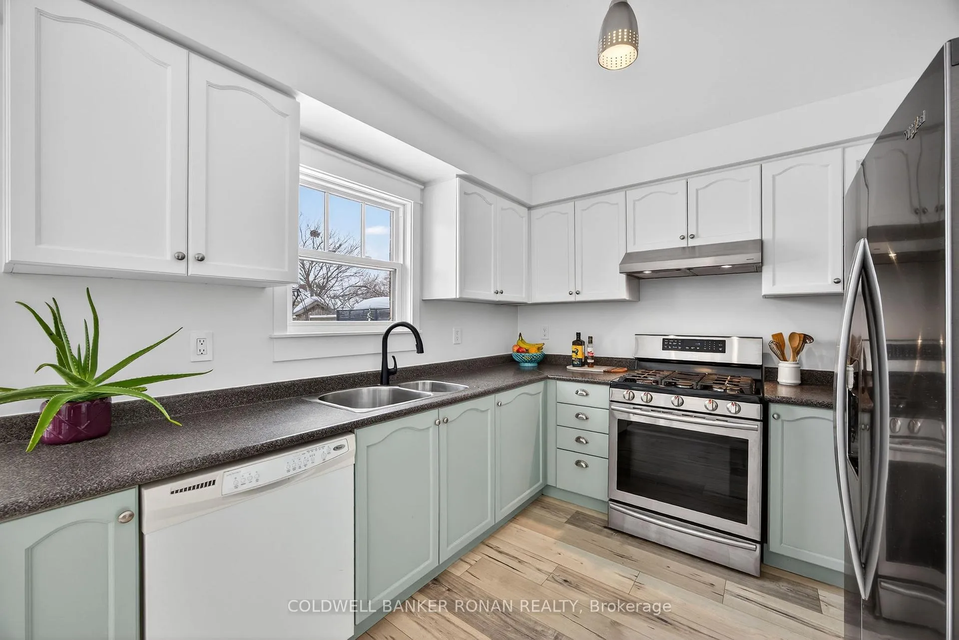 Photo 11 of 13 Bluegrass Drive, Barrie, Holly — HOMEH