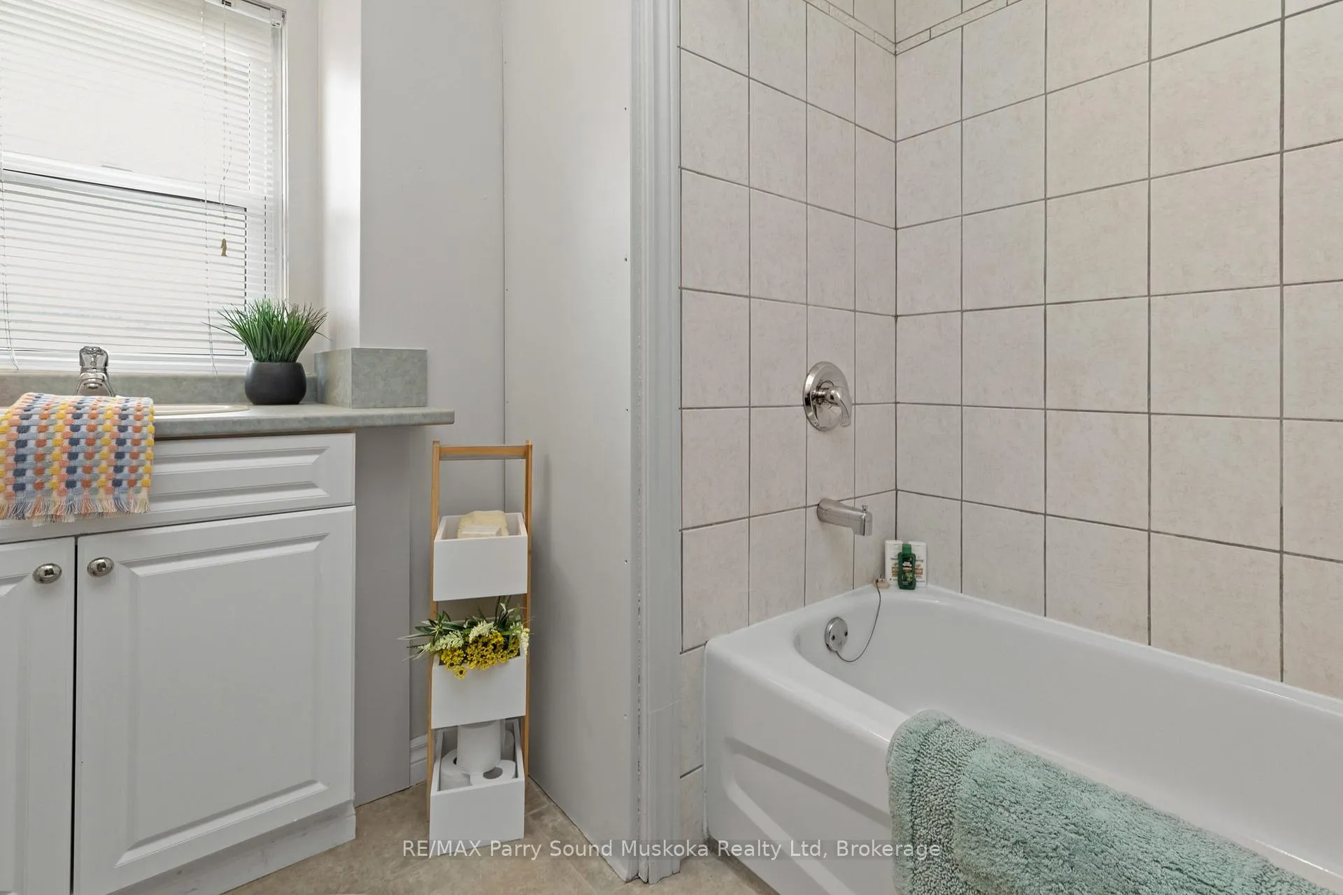 Photo 15 of Unit 2, 97 James Street, Parry Sound — HOMEH