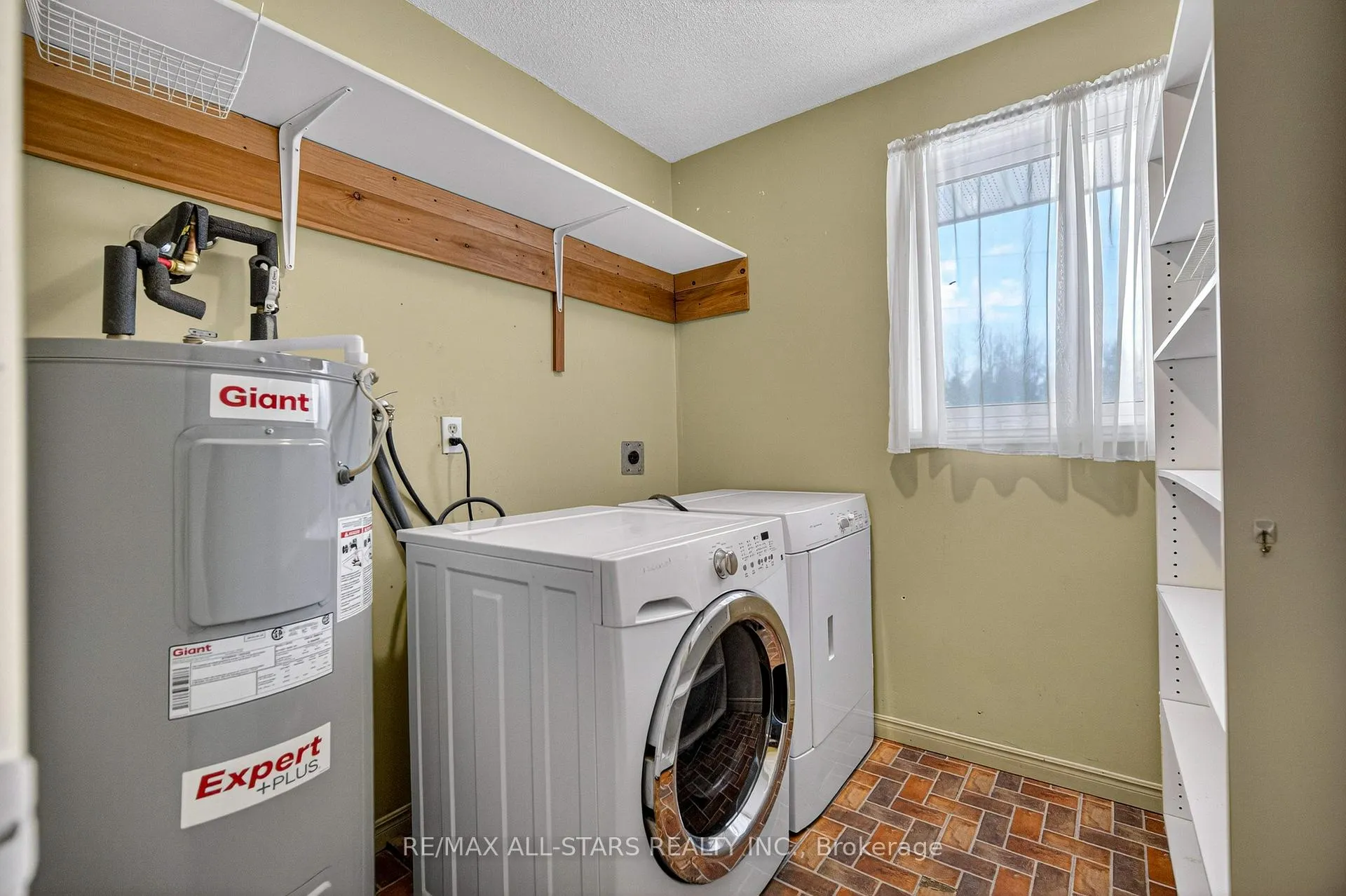 Photo 11 of Unit A, 105 Rita Crescent, Kawartha Lakes, Omemee — HOMEH