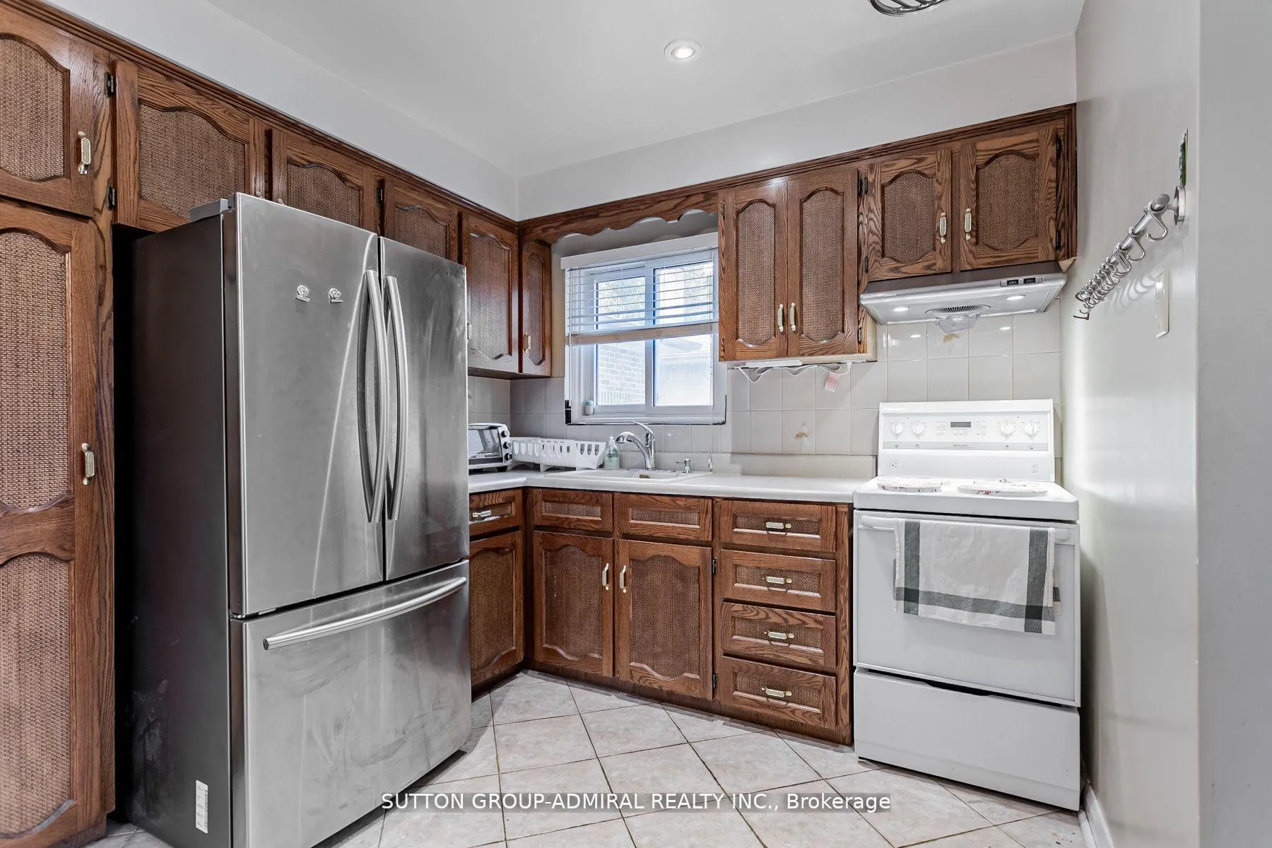 Photo 9 of Unit Upper, 102 Cornwall Road, Brampton, Bram East — HOMEH