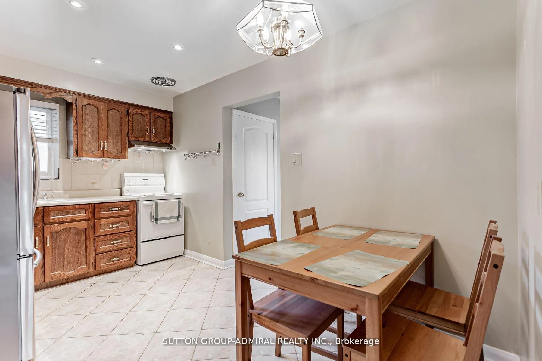 Photo 12 of Unit Upper, 102 Cornwall Road, Brampton, Bram East — HOMEH