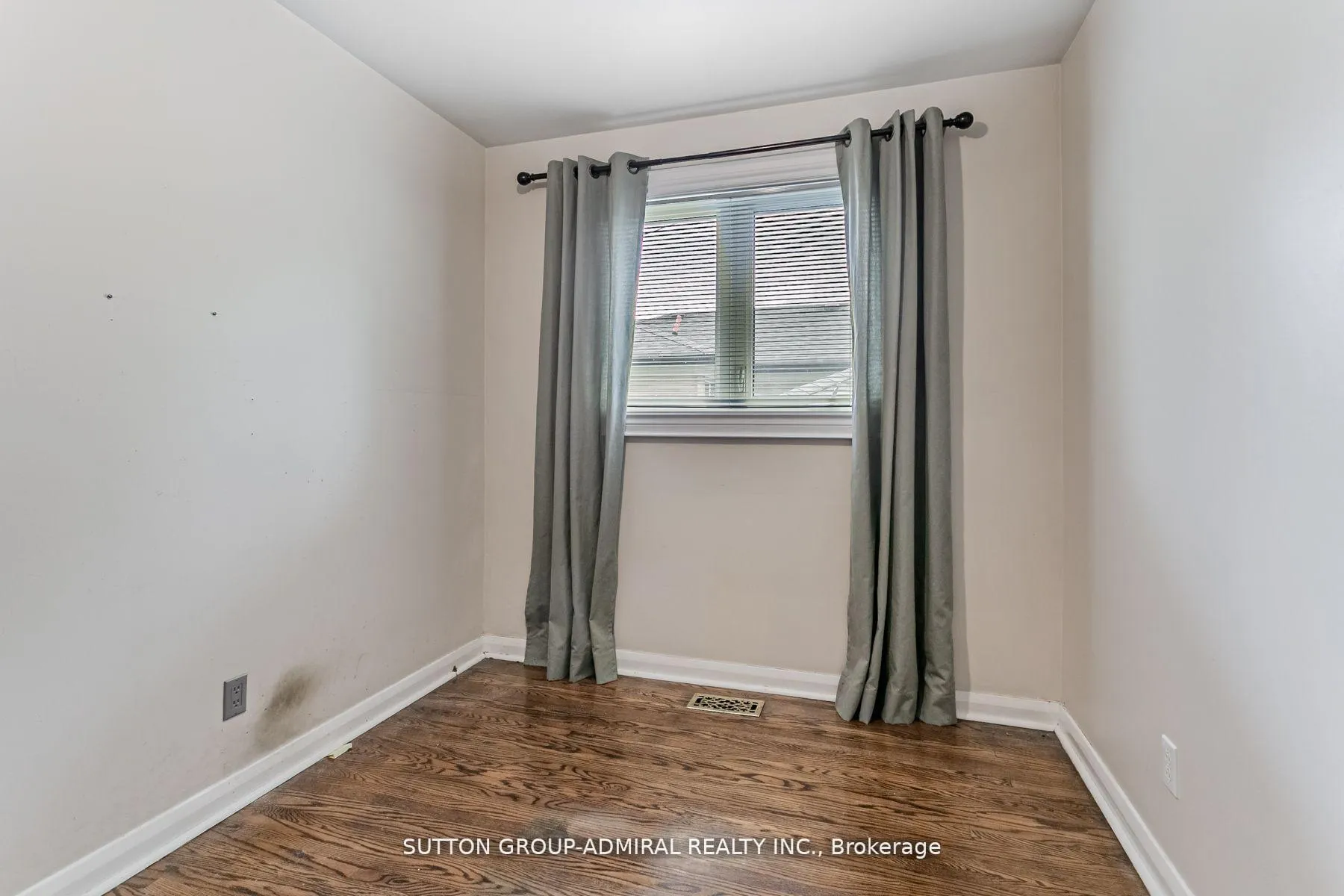 Photo 13 of Unit Upper, 102 Cornwall Road, Brampton, Bram East — HOMEH
