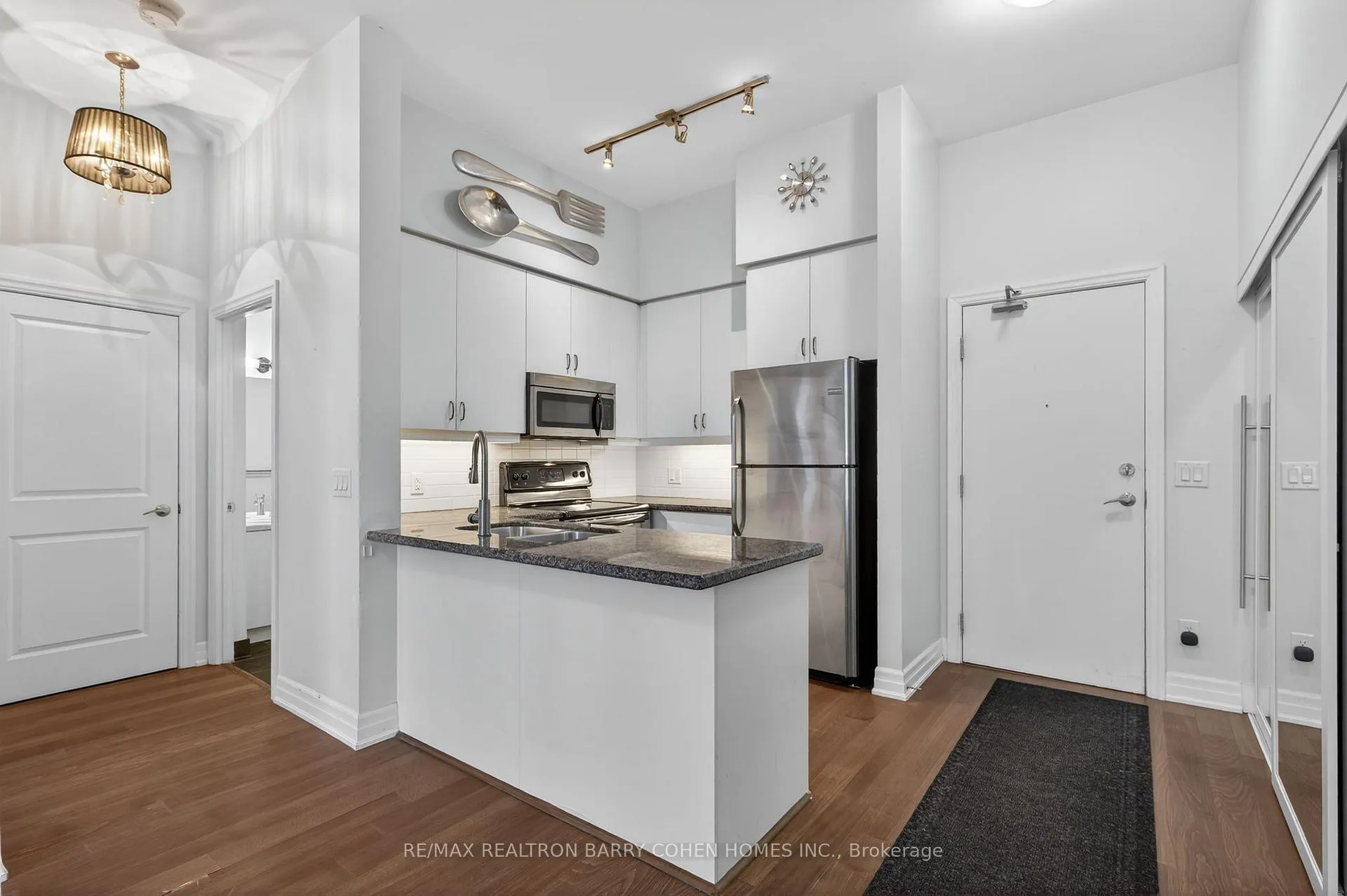 Photo 8 of Unit 301, 500 St Clair Avenue W, Toronto, Forest Hill South — HOMEH