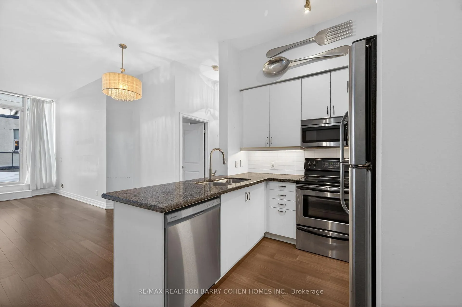 Photo 10 of Unit 301, 500 St Clair Avenue W, Toronto, Forest Hill South — HOMEH