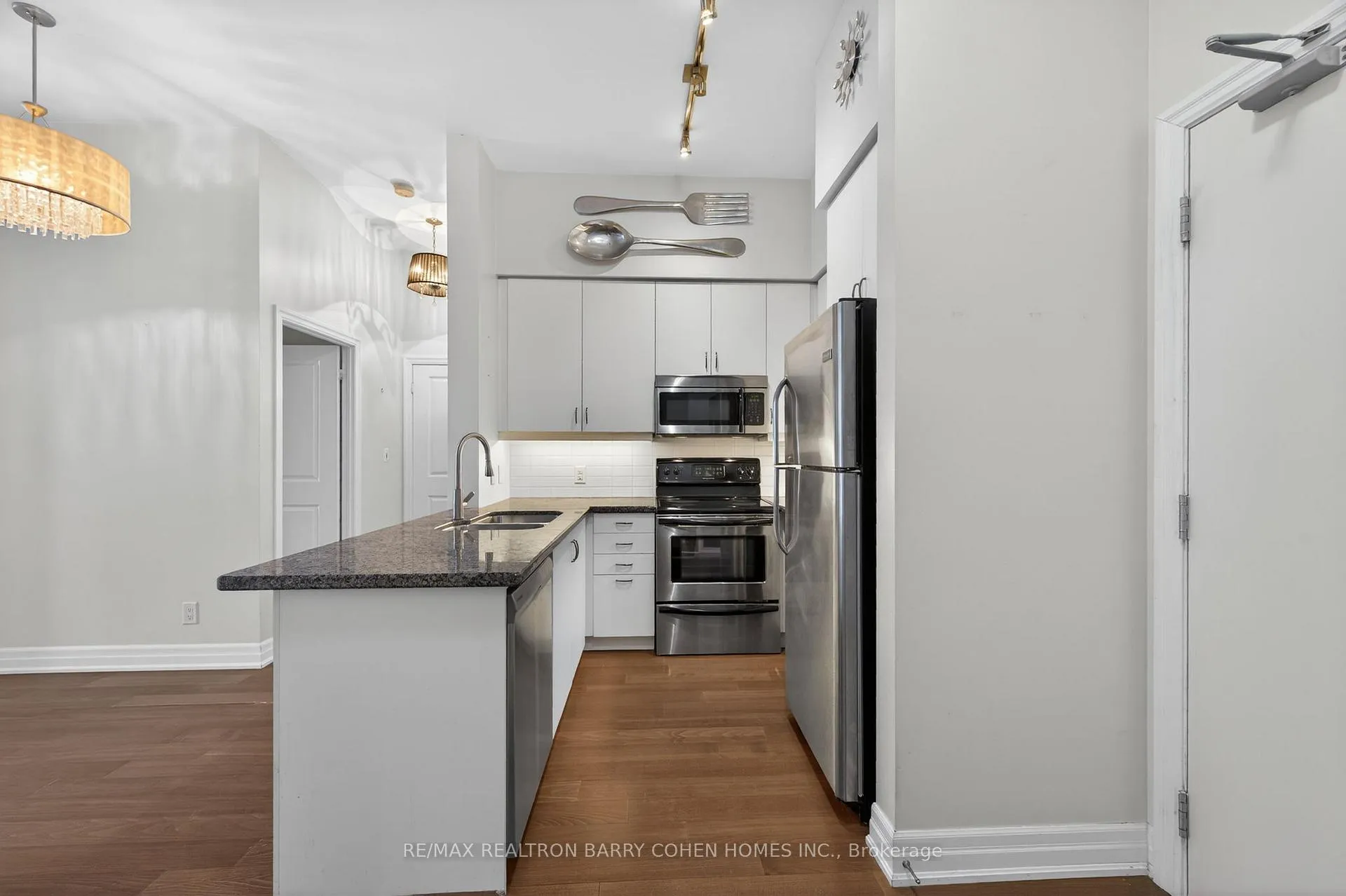 Photo 11 of Unit 301, 500 St Clair Avenue W, Toronto, Forest Hill South — HOMEH