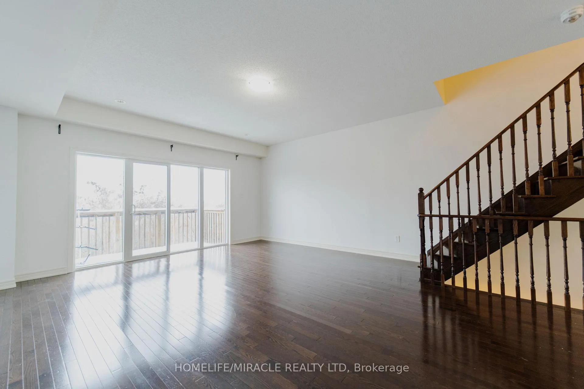 Photo 2 of 106 Aspen Hills Road, Brampton, Credit Valley — HOMEH
