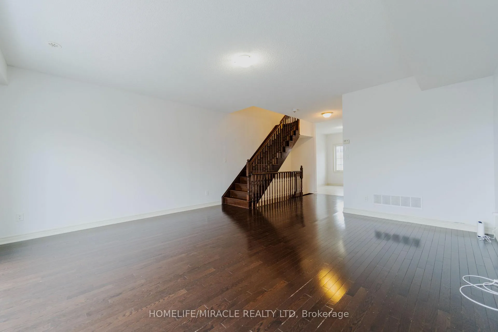 Photo 3 of 106 Aspen Hills Road, Brampton, Credit Valley — HOMEH