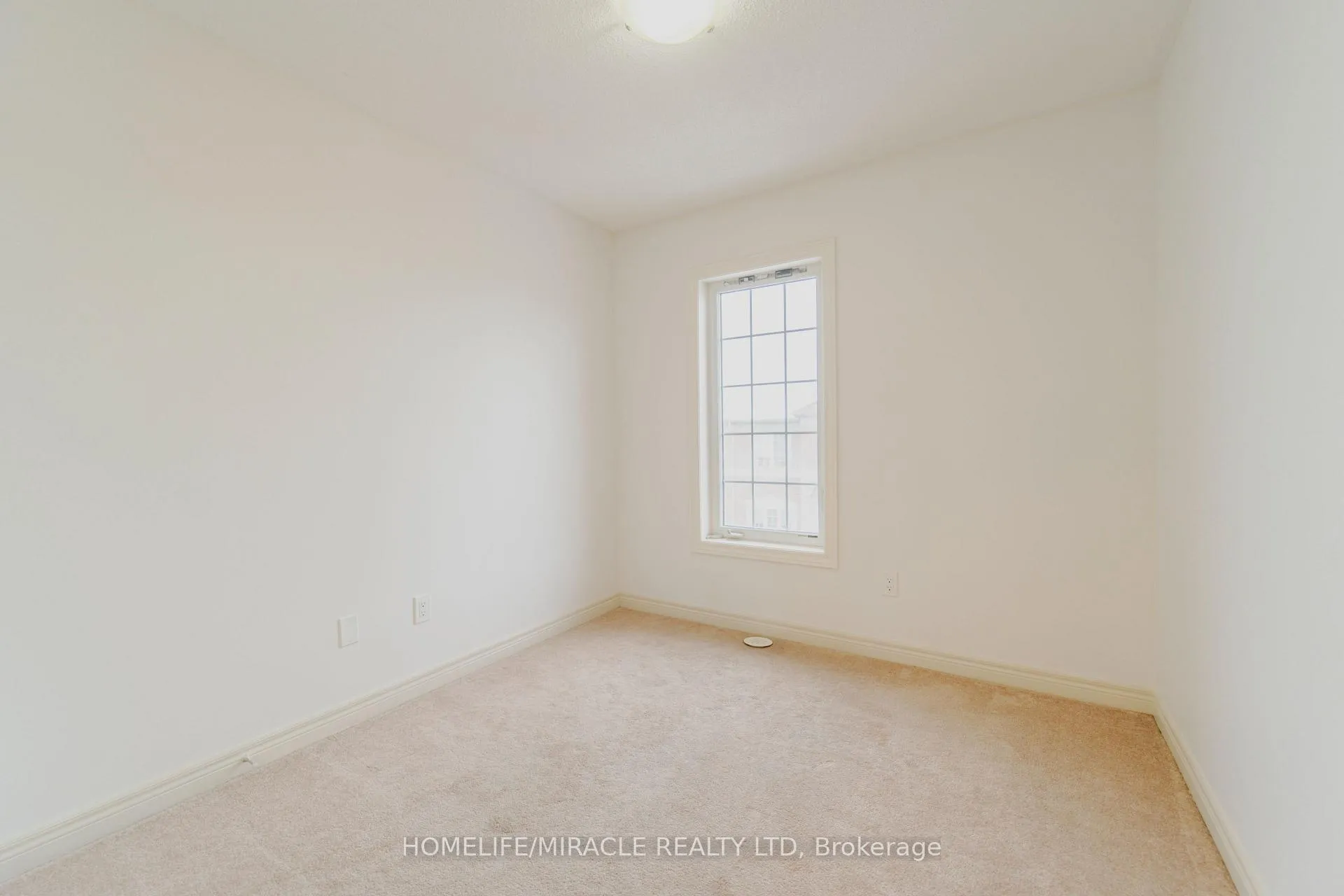 Photo 12 of 106 Aspen Hills Road, Brampton, Credit Valley — HOMEH