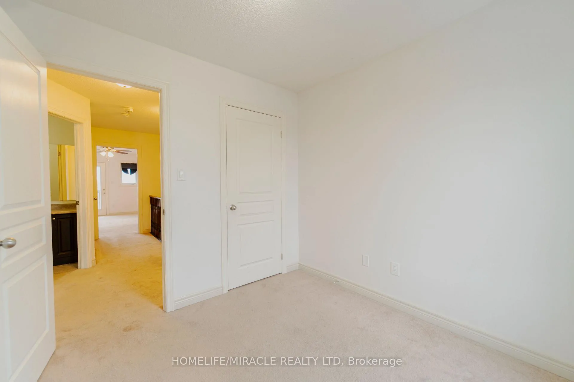 Photo 13 of 106 Aspen Hills Road, Brampton, Credit Valley — HOMEH