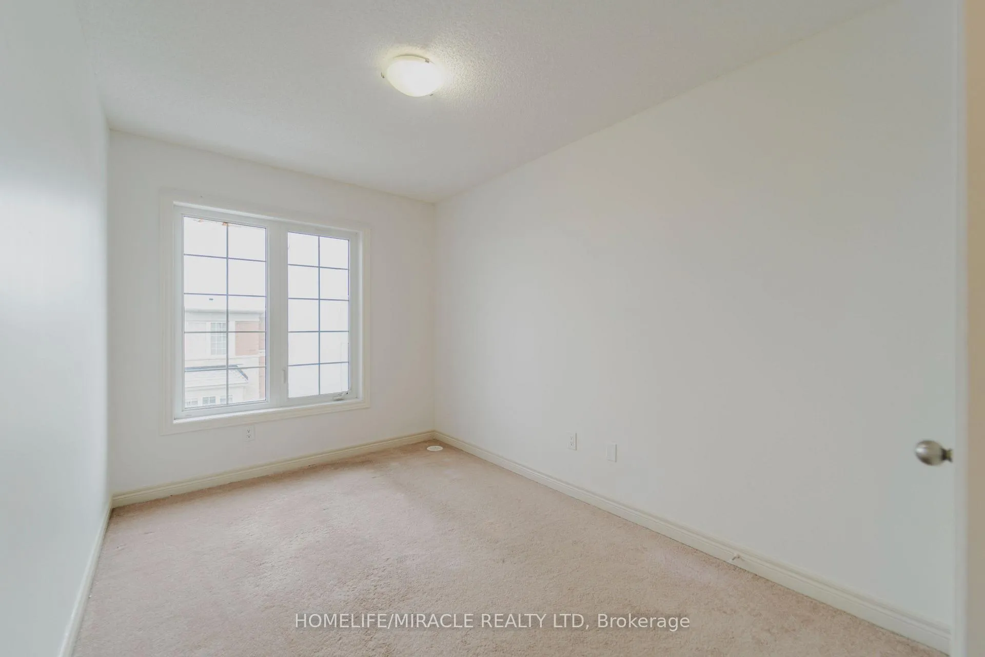 Photo 14 of 106 Aspen Hills Road, Brampton, Credit Valley — HOMEH