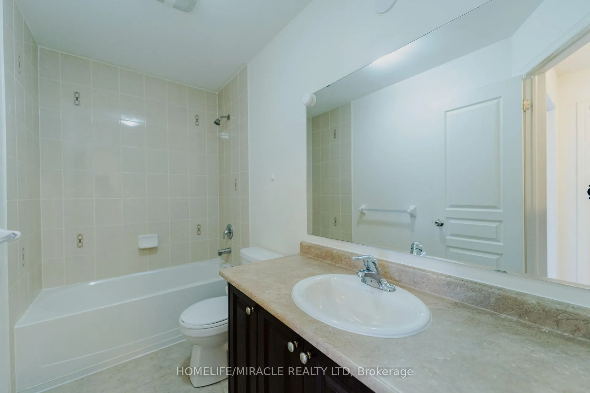 Photo 17 of 106 Aspen Hills Road, Brampton, Credit Valley — HOMEH