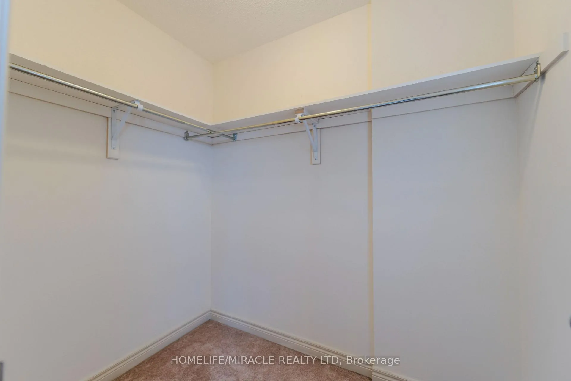 Photo 20 of 106 Aspen Hills Road, Brampton, Credit Valley — HOMEH